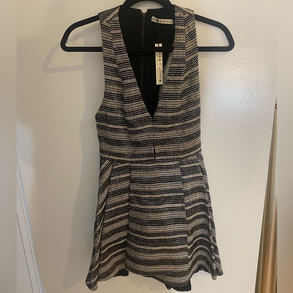NWT Alice and Olivia Black/White Tweed V-neck Minidress w/gold details. Size 2.